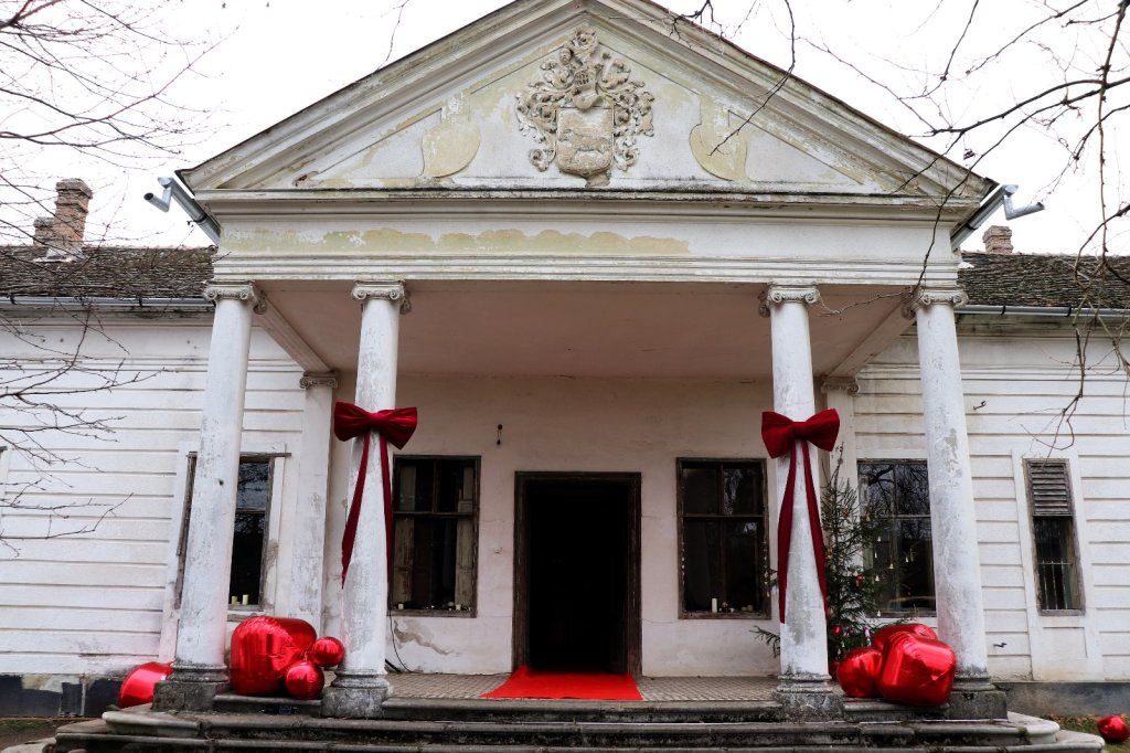 Blestemul Sarmalelor la Conacul Zăgujeni - Vest Online.ro