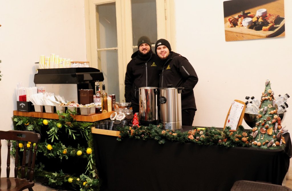 Blestemul Sarmalelor la Conacul Zăgujeni - Vest Online.ro