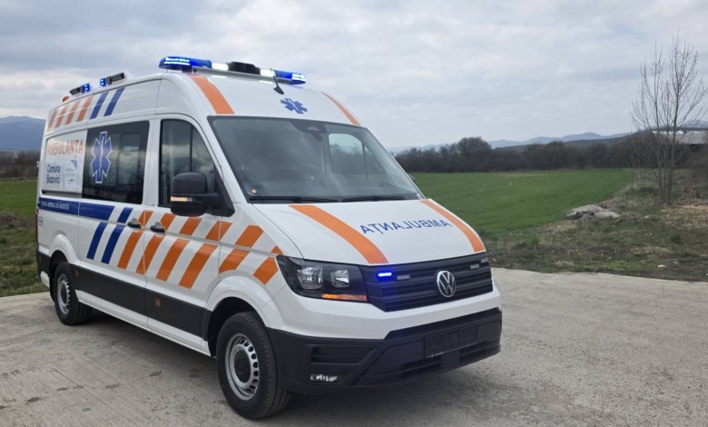 Servicii de urgență mai rapide în Valea Almăjului Centrul Medical Bozovici a fost dotat cu o nouă ambulanță performantă