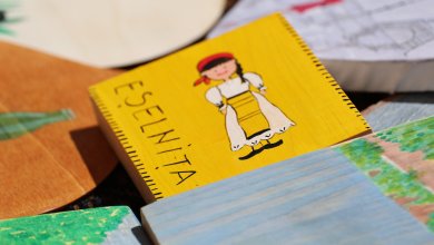 „Mâini Măiestre – Acasă la Dunăre” a debutat la Eșelnița. Meșteri populari și produse artizanale, în inima Clisurii Dunării