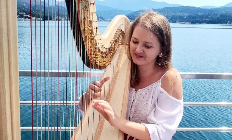 Muzica a plutit peste Colibița. Orchestra New Hope a transformat lacul într-o scenă, într-un concert spectaculos